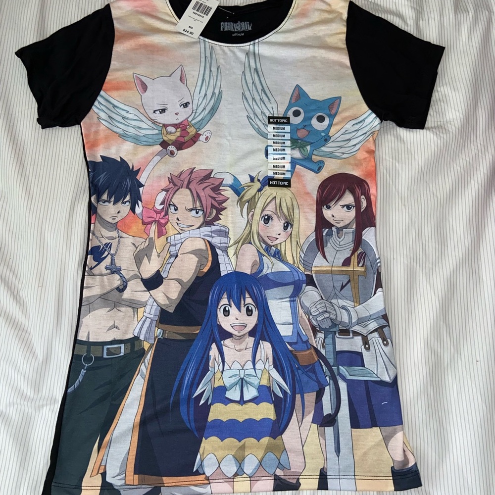 HOT TOPIC FAIRYTAIL TSHIRT WOMEN MEDIUM